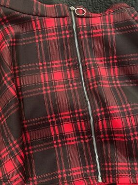 Hot Topic Red and Black Plaid Zip-Front Mini Skirt size S Small punk skirt NWOT